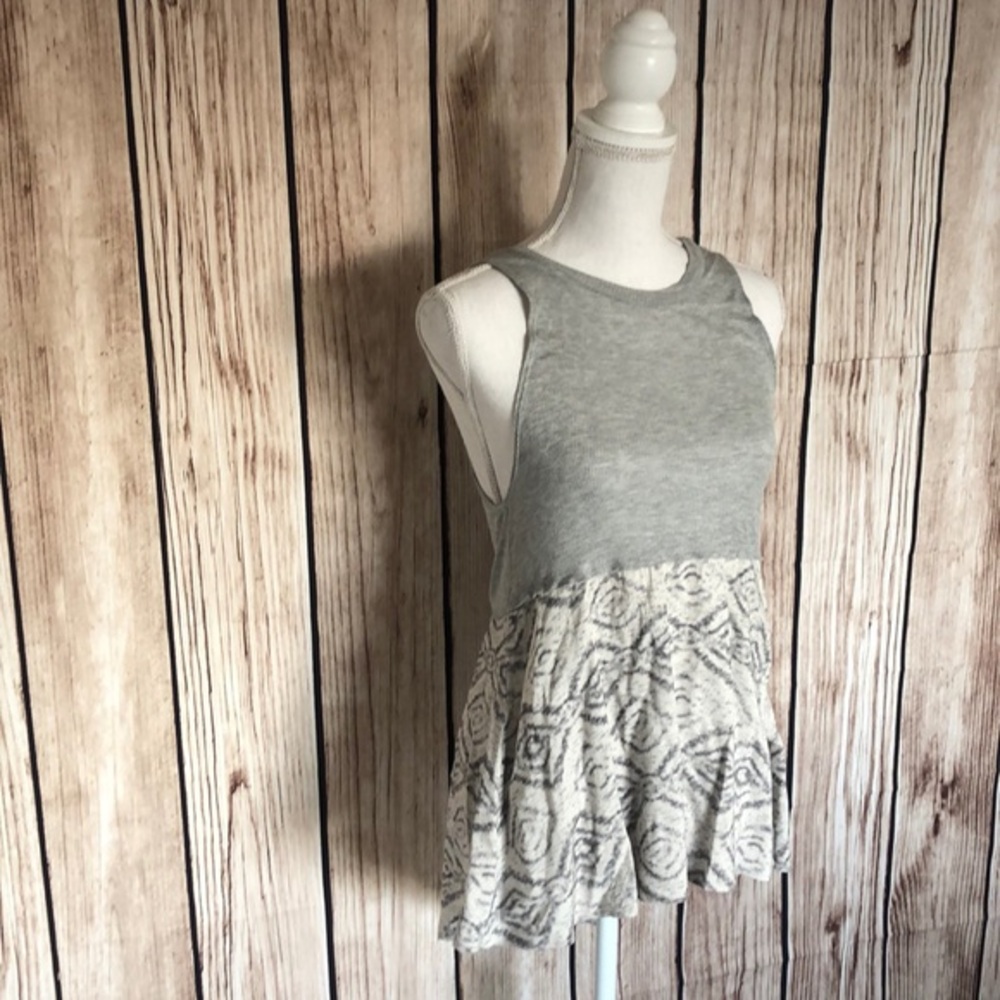 Nu Label Sleeveless Top Cream/Gray Diamond Pattern Small